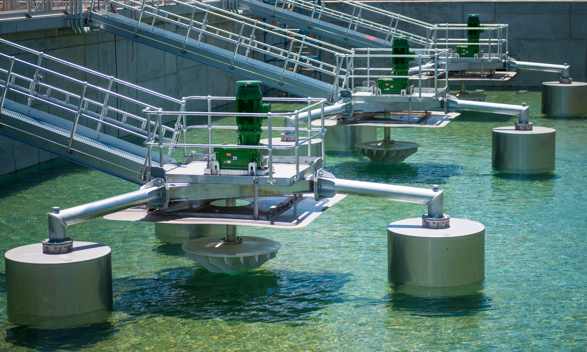 Clarifier system where polymer blends support floc formation and solid-liquid separation in water treatment processes.