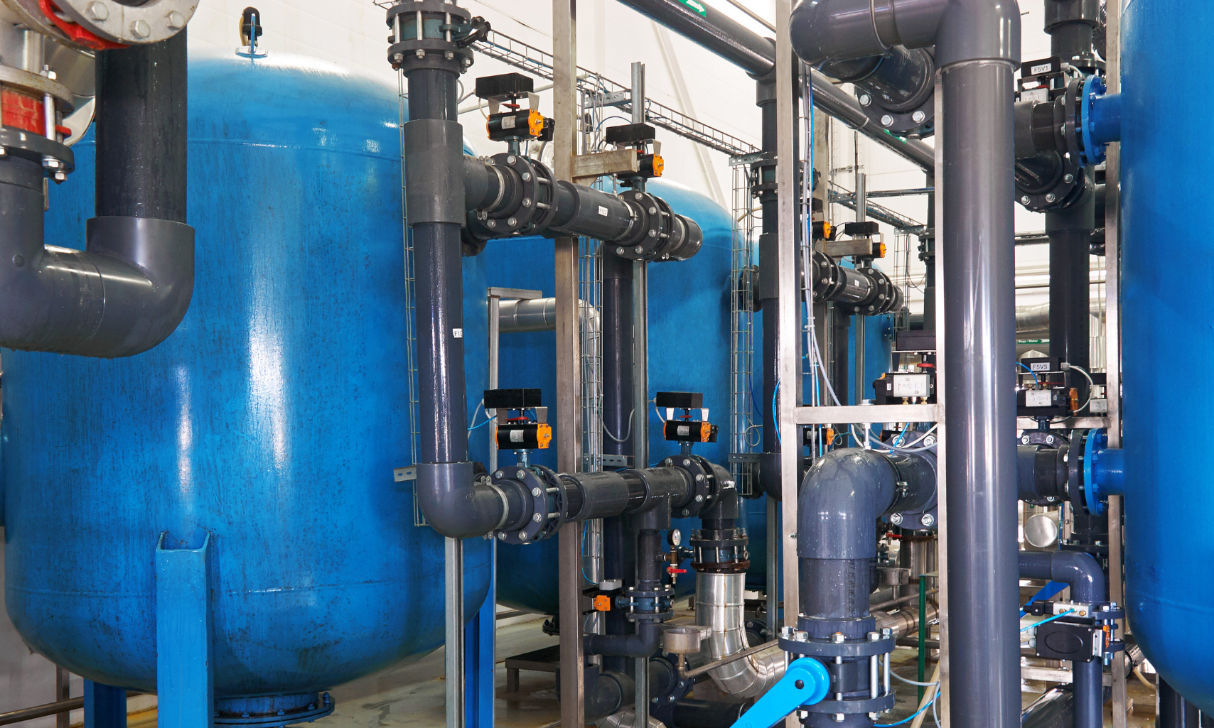 Industrial water treatment systems often use advanced filtration and membrane technologies to manage elevated TDS conditions.